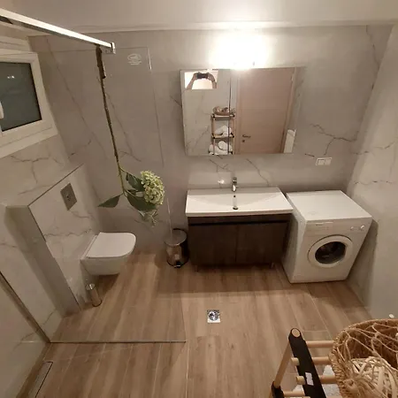 Pine Apartment