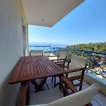 Pine 아파트