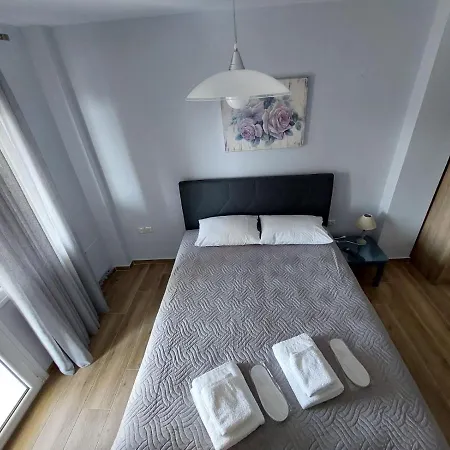 Pine Apartment