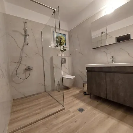 Pine Apartment *